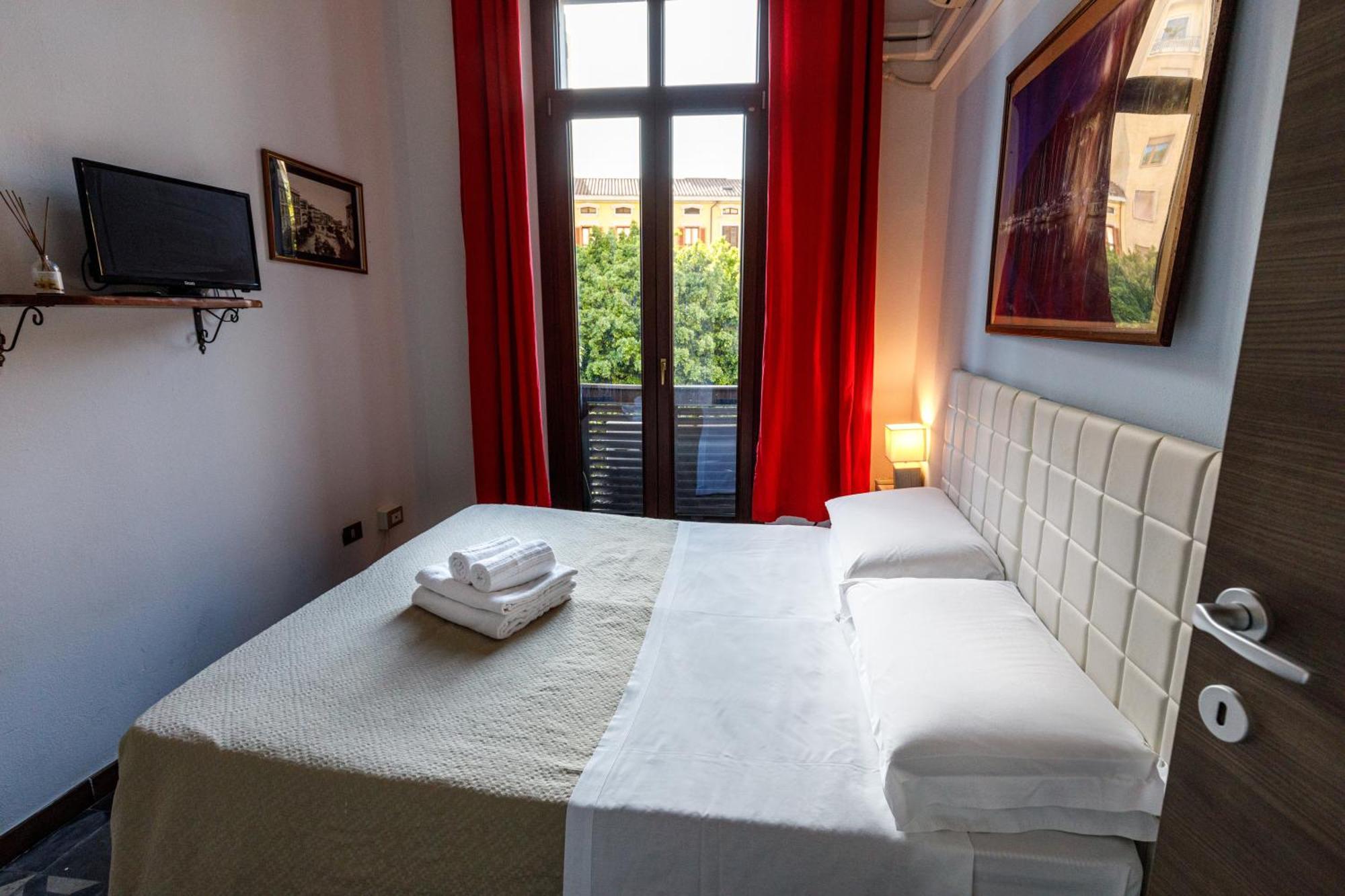 Onlyrooms III - Recommended For Under 30S Cagliari Cameră foto