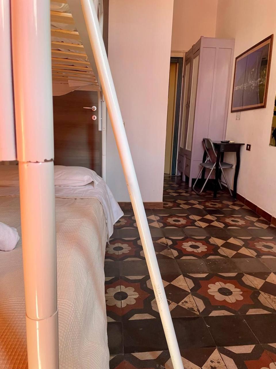 Onlyrooms III - Recommended For Under 30S Cagliari Cameră foto