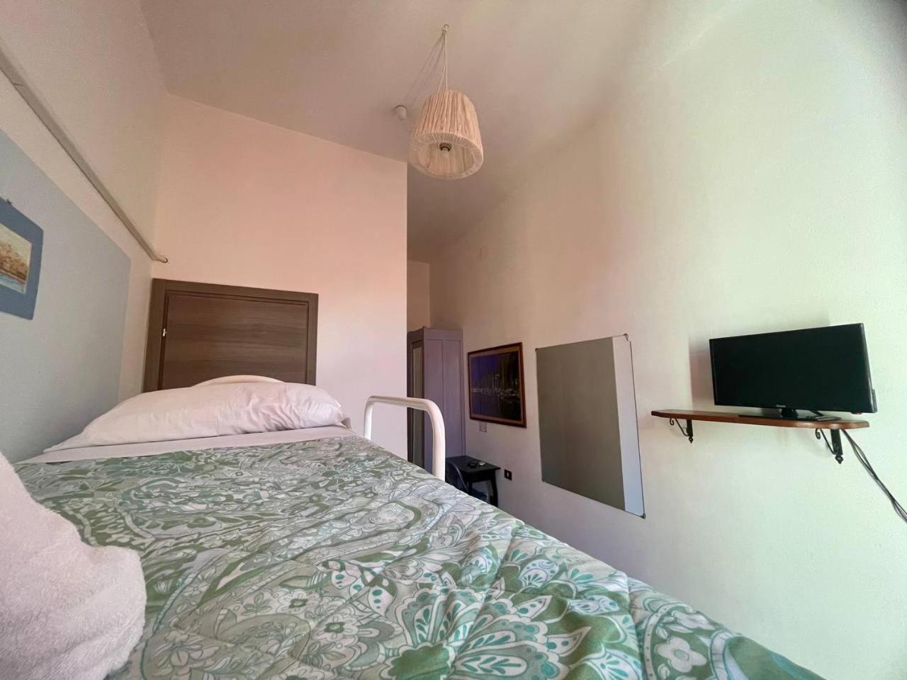 Onlyrooms III - Recommended For Under 30S Cagliari Cameră foto